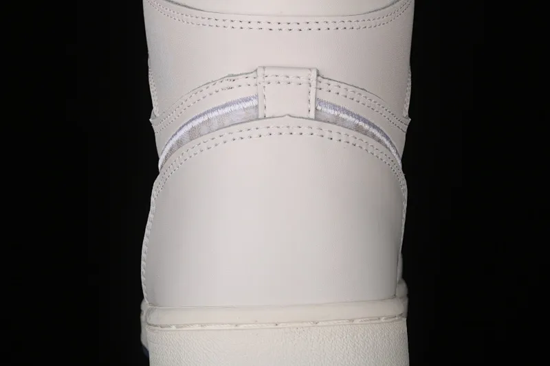 All categories Air Jordan Jordan series basketball shoes Air Jordan 1 High Z version Dr x Air Jordan 1 High AJ1 Joe 1 Dior joint all white high top CN8607-012